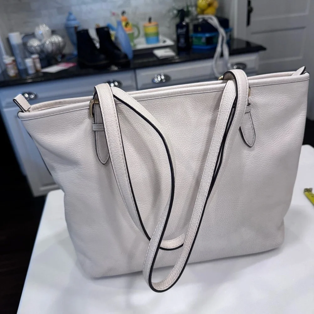 COACH Pebble Leather Taylor Medium Tote C Dangle Charm Chalk EUC